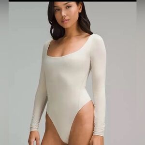 NWT Lululemon Nulu Square neck Long sleeve Wundermost Bodysuit w/shine. Size M